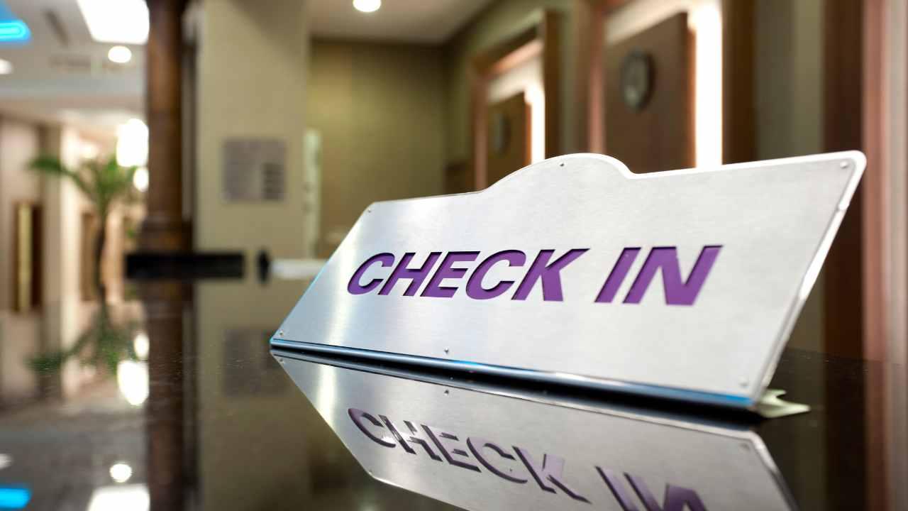 Gimana Caranya Masuk Hotel?